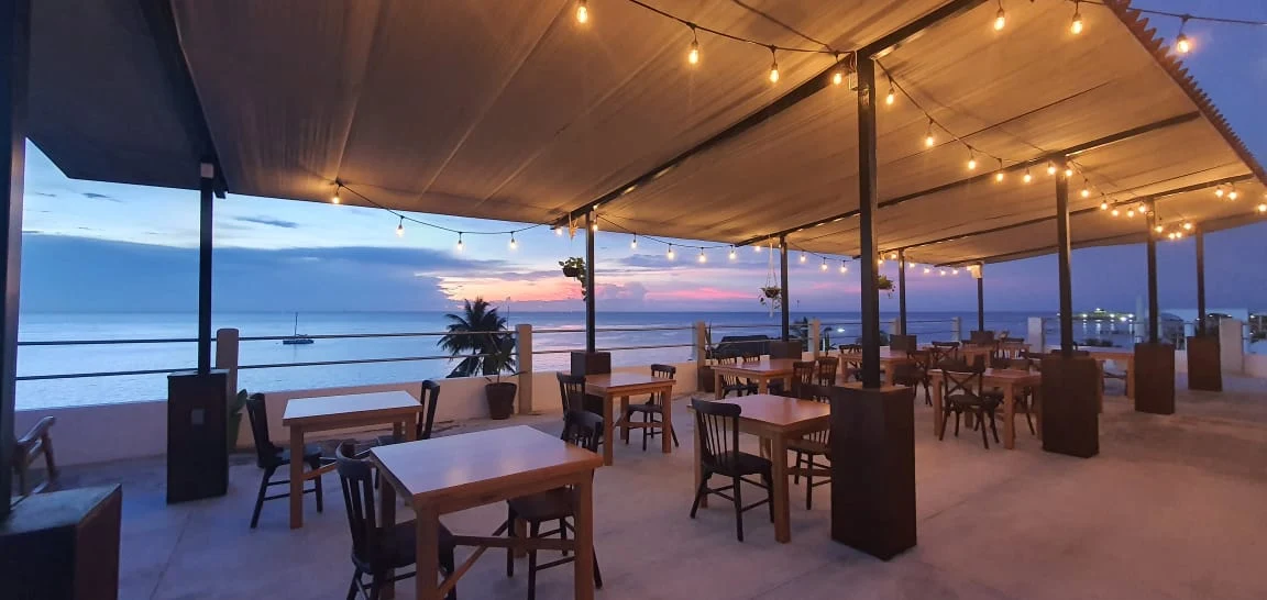 Albatros Suites Cozumel rooftop restaurant