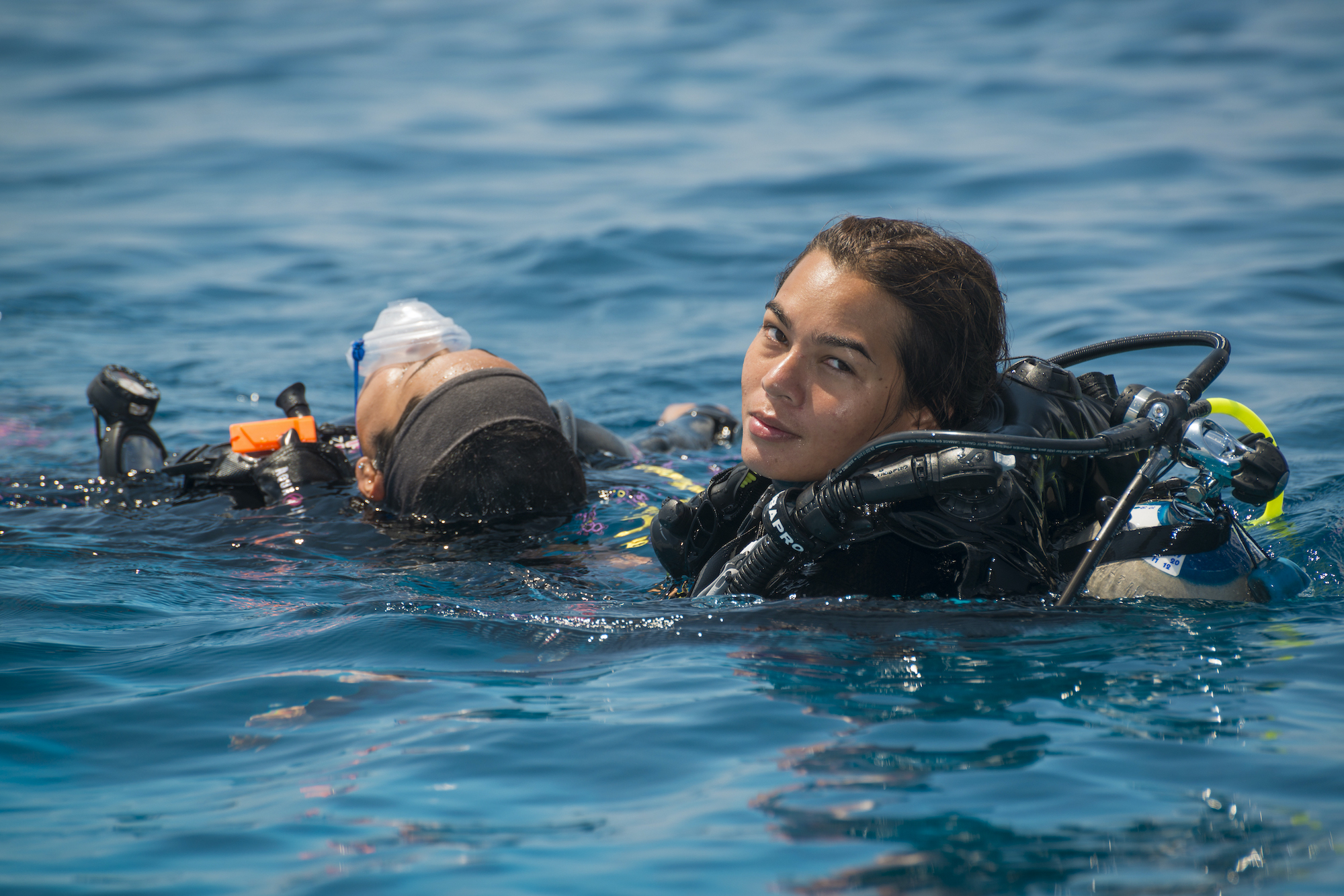 Rescue Diver practicing surface tow during a liveaboard safety training exercise