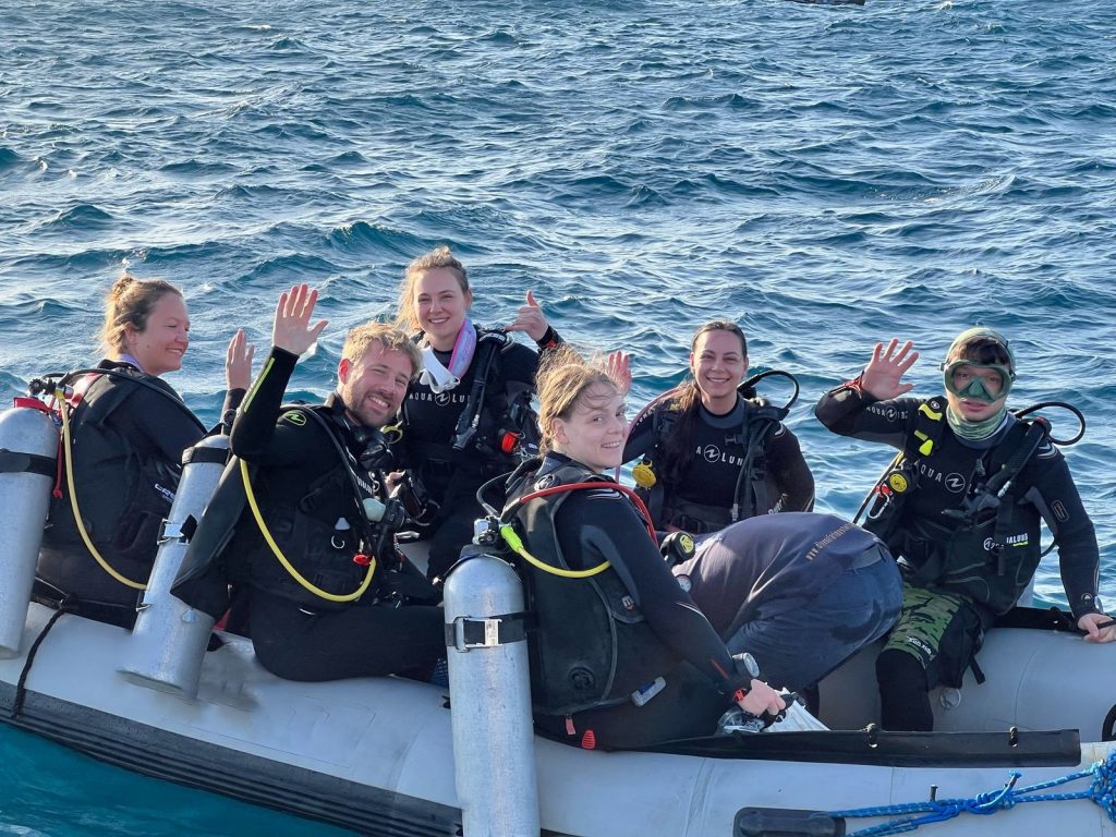 divers on a tender