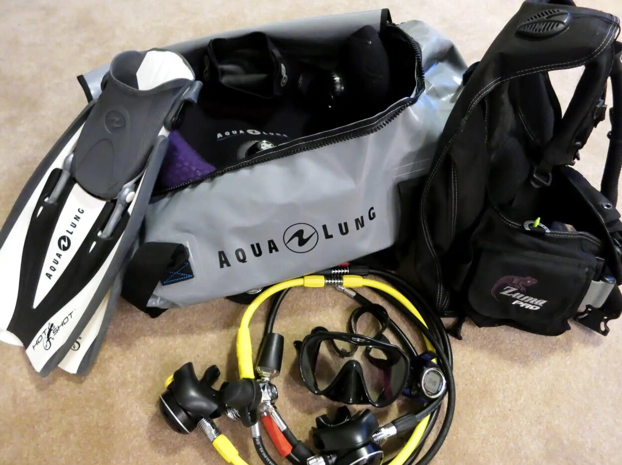 Diving bag and equipment for a liveaboard trip
