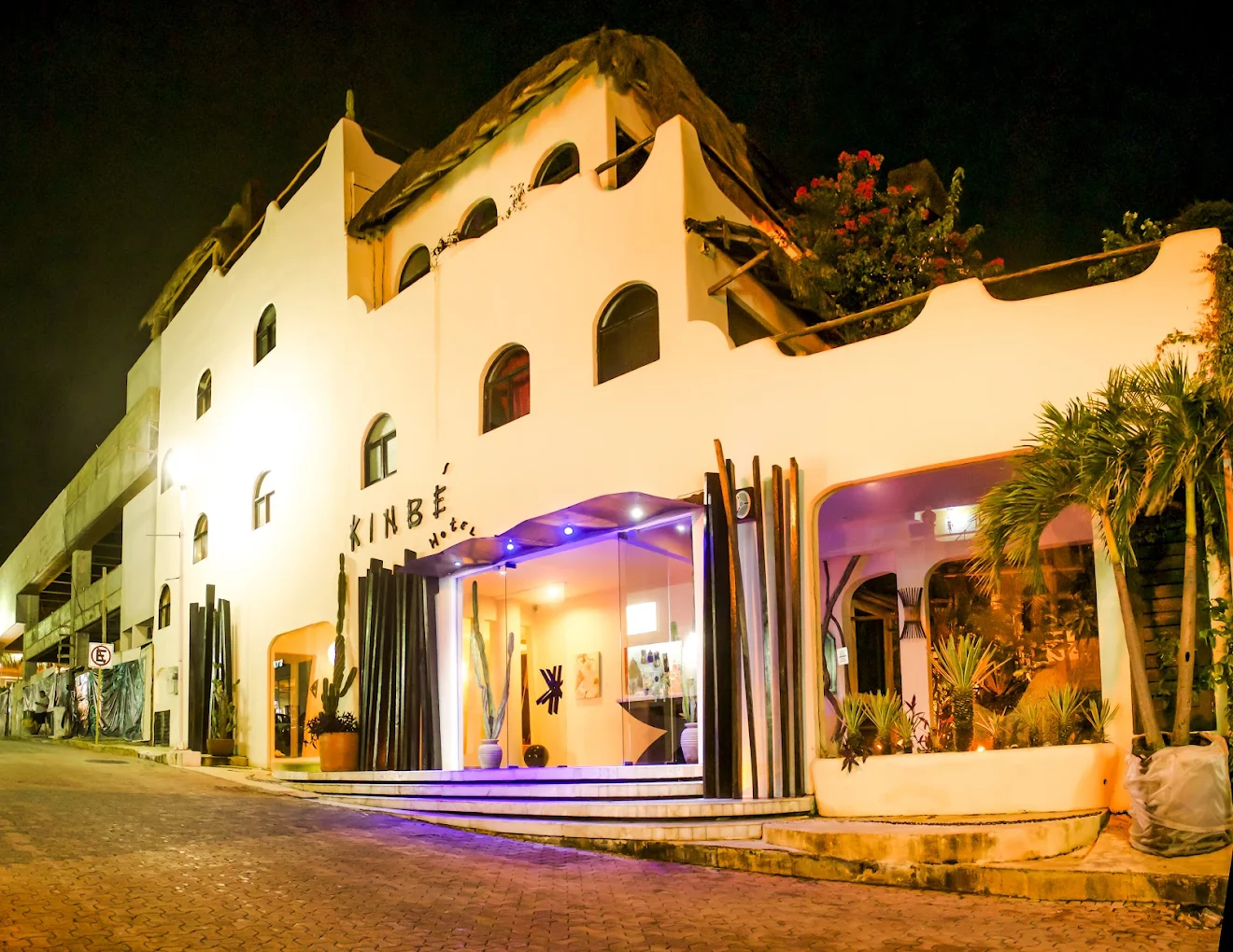 Kinbe hotel building, Playa del Carmen