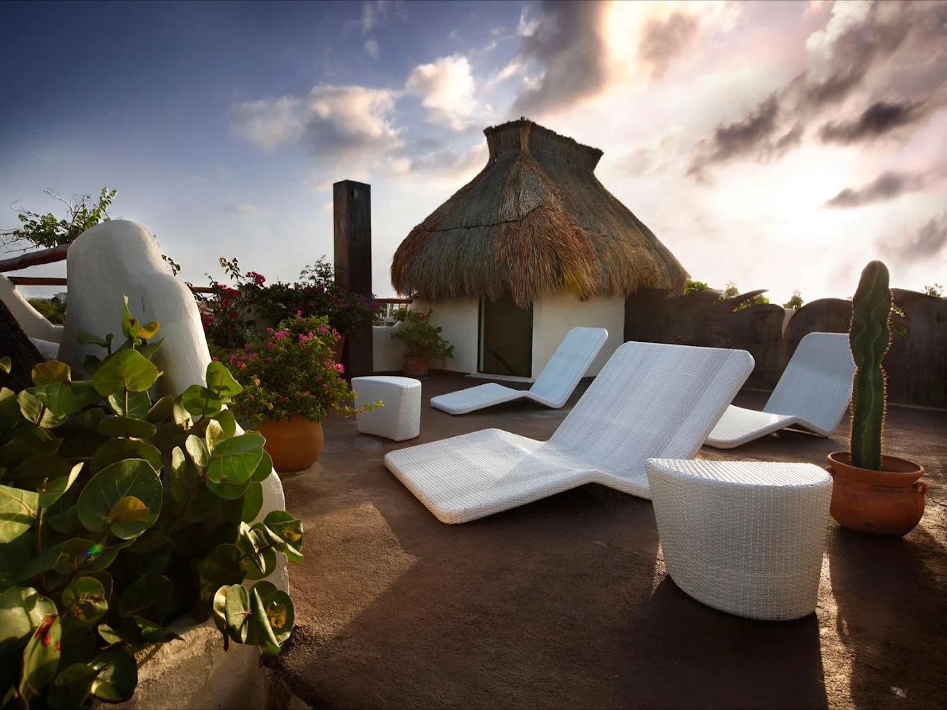 Kinbe hotel exterior, Playa del Carmen