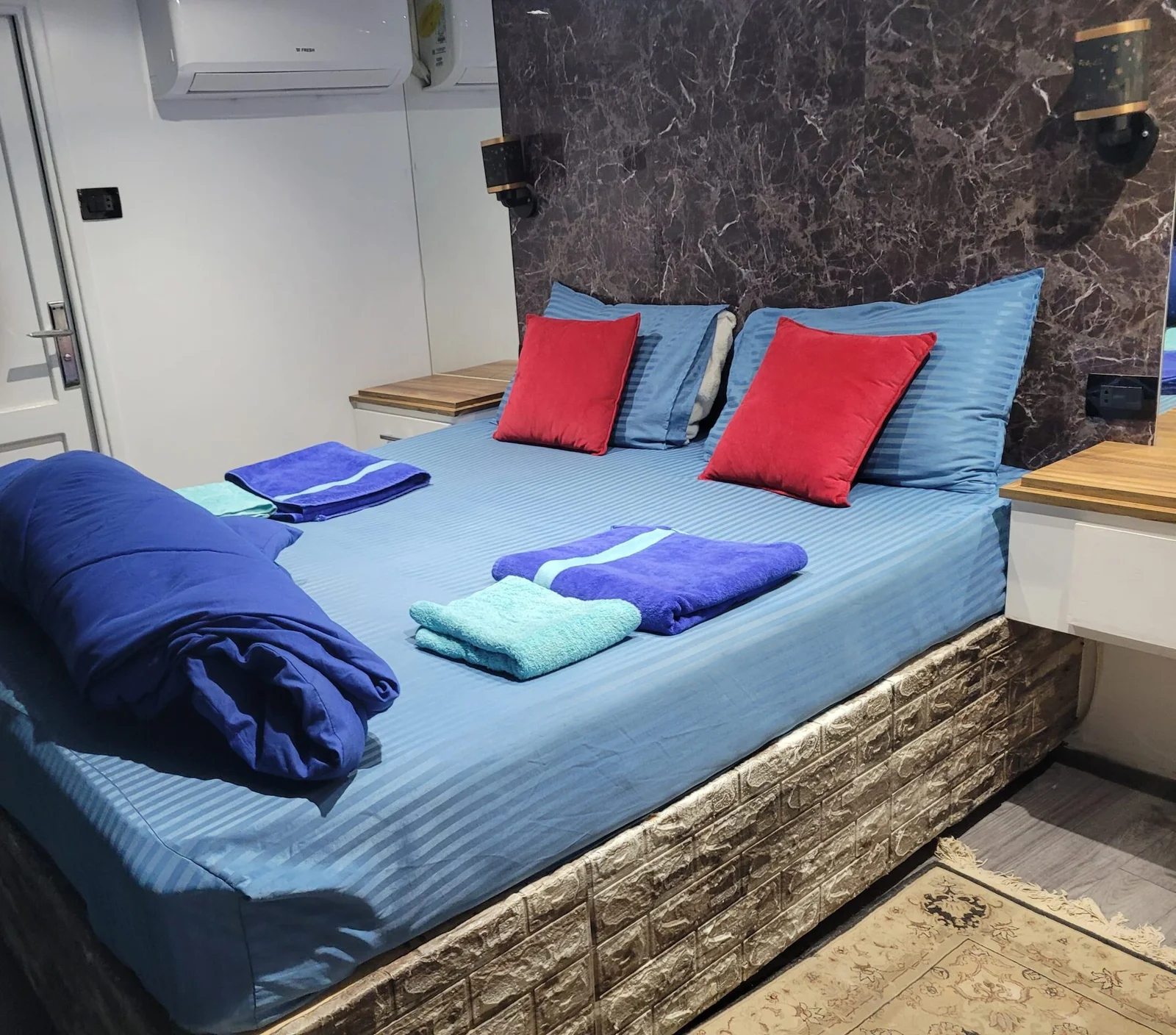 Double bed cabin aboard Queen Sherry liveaboard