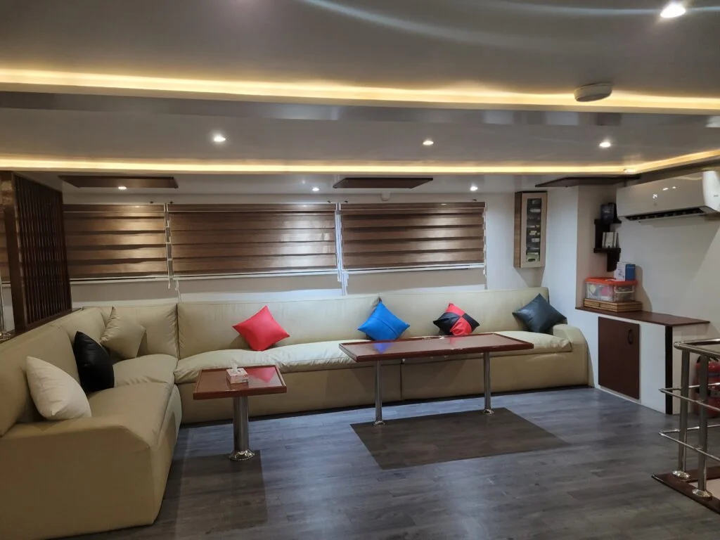 Indoor salon aboard the Queen Sherry liveaboard