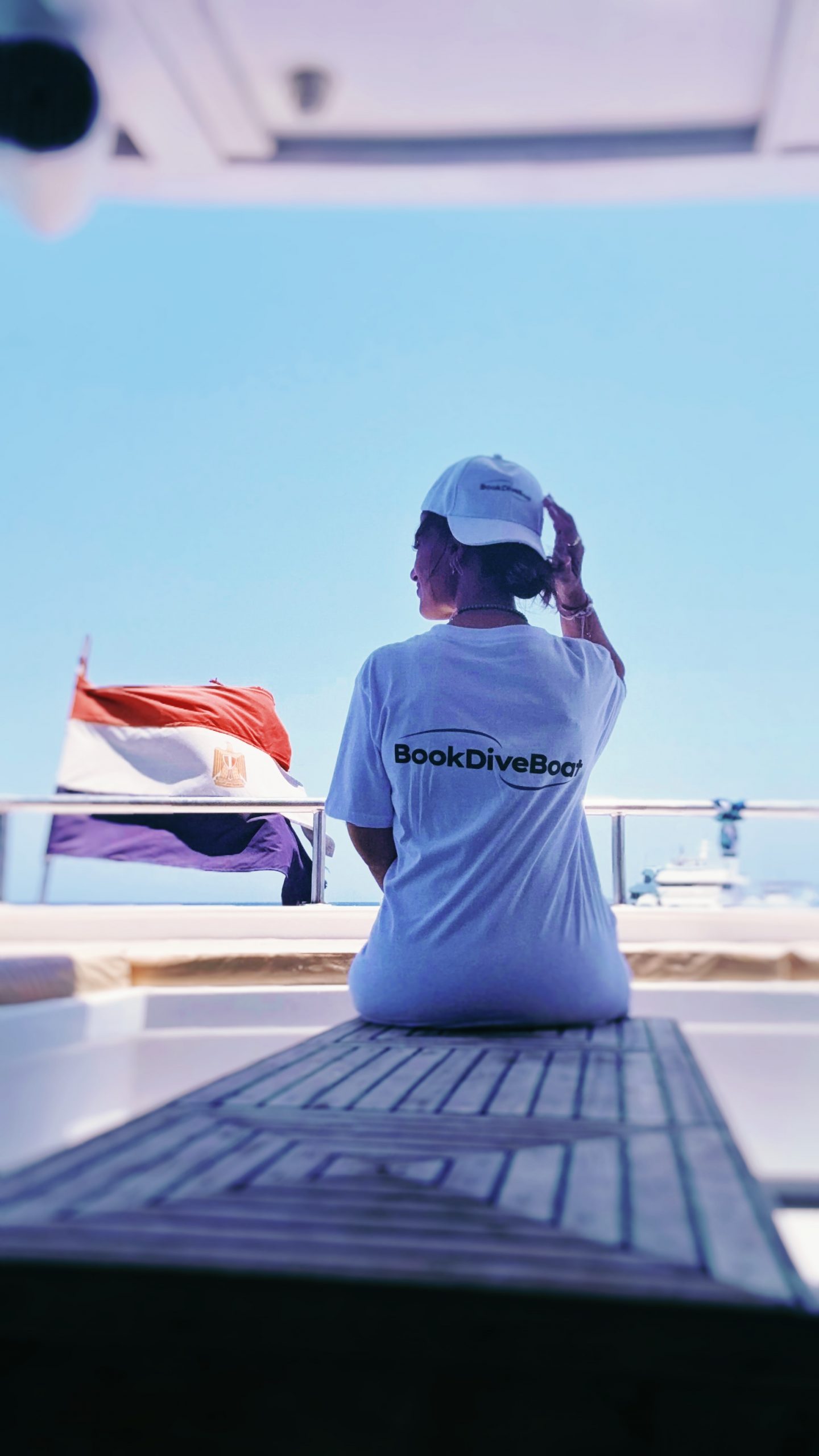 Solo diver in BookDiveBoat shirt with the Egyptian flag on a Red Sea liveaboard